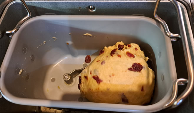 Cherry bread in bread machine